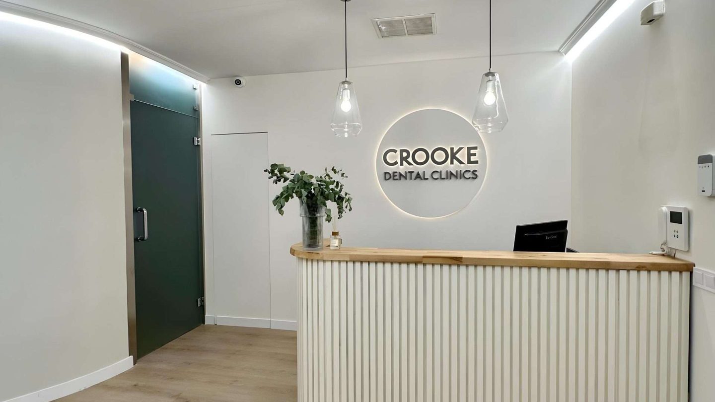 Recepción de la clínica dental Crooke en la calle Fortuny, Madrid